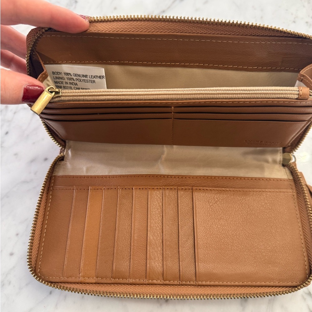 LIKE NEW Lucky Brand Tan Leather Wallet Organizer with Zipper - Picture 6 of 8
